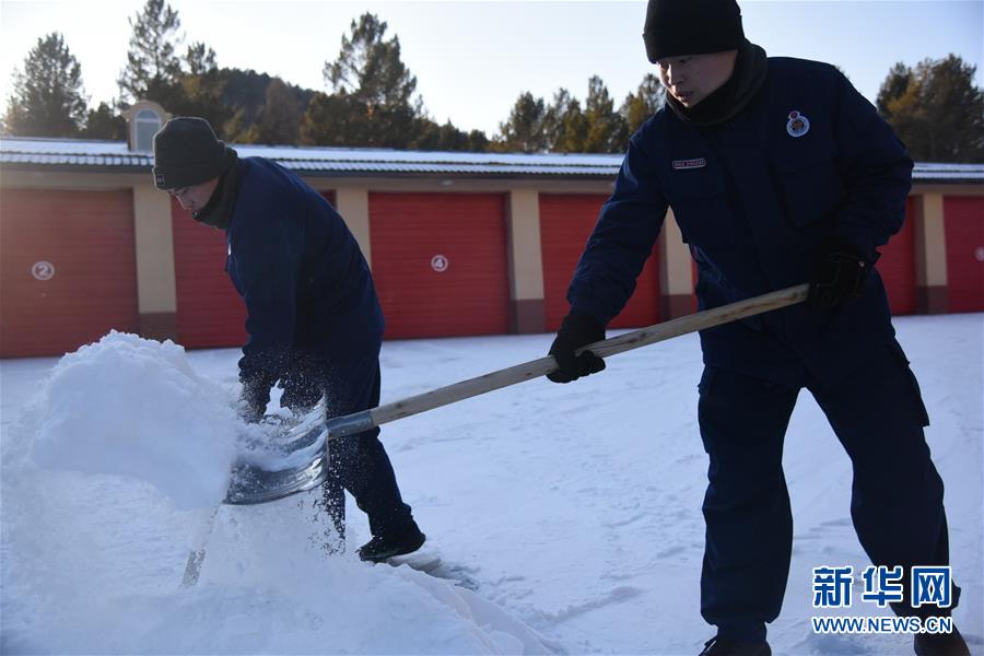 (走基層 聽民聲·圖文互動)(1)皚皚白雪中的一抹“火焰藍”——走近中國最北消防員
