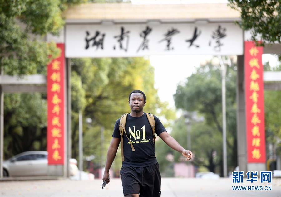 (在習(xí)近平新時(shí)代中國特色社會主義思想指引下——新時(shí)代新作為新篇章·總書記關(guān)切開放事·圖文互動)(9)來中國“學(xué)種地”的“洋學(xué)生”