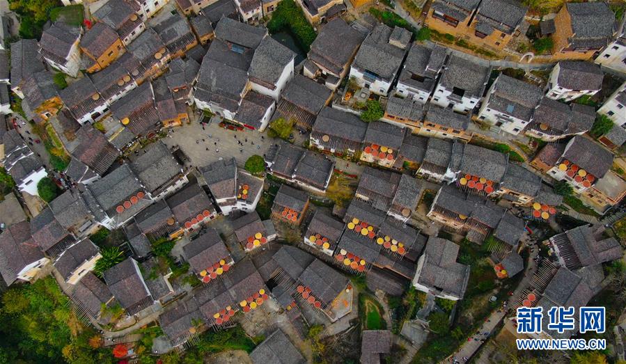 （圖文互動）（1）鄉村攝影師、鄉村“模特”、民宿店主——鄉村旅游推動婺源農民生活方式發生新變化