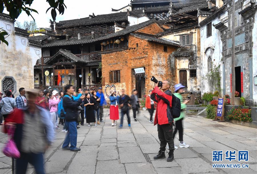 （圖文互動）（11）鄉村攝影師、鄉村“模特”、民宿店主——鄉村旅游推動婺源農民生活方式發生新變化