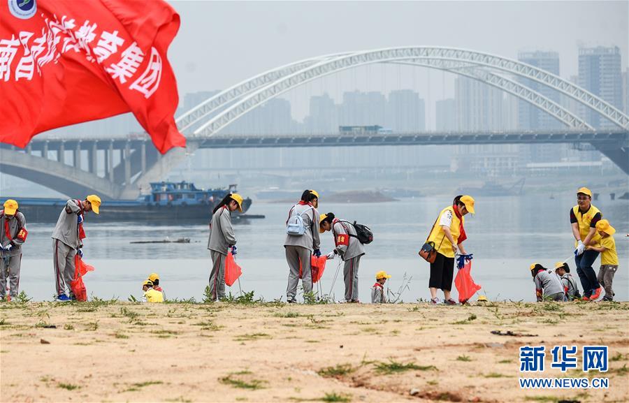 (在習近平新時代中國特色社會主義思想指引下——新時代新作為新篇章·總書記關切高質量發展·圖文互動)(1)在藍天白云下——污染防治攻堅戰持續推進