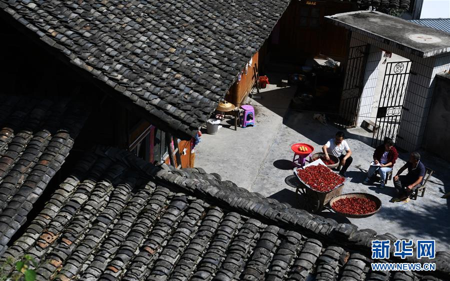 (新華全媒頭條·圖文互動(dòng))(3)干部去哪兒了?——貴州干部大規(guī)模下沉脫貧攻堅(jiān)一線紀(jì)實(shí)