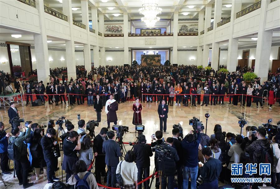 （兩會(huì)·面對(duì)面）（12）全國(guó)政協(xié)委員接受采訪