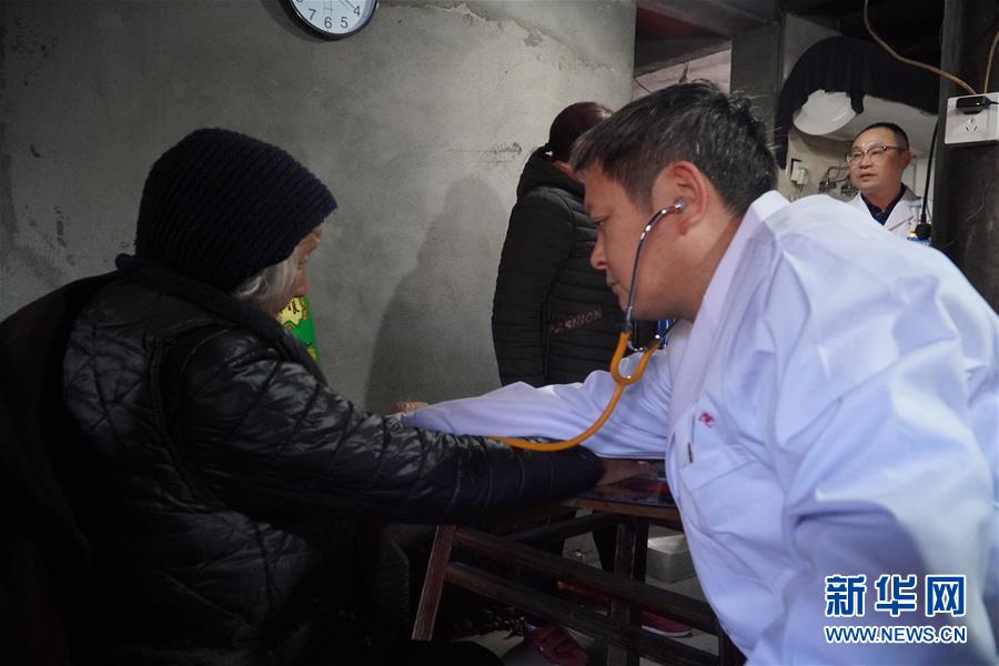 (新春走基層·圖文互動)(2)高山來了醫療隊