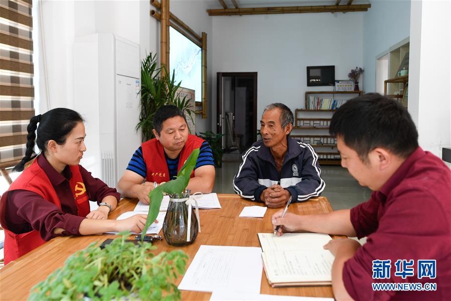 (新華全媒頭條·圖文互動)(6)為基層松綁減負 促干部擔當作為——以習近平同志為核心的黨中央推進“基層減負年”工作綜述