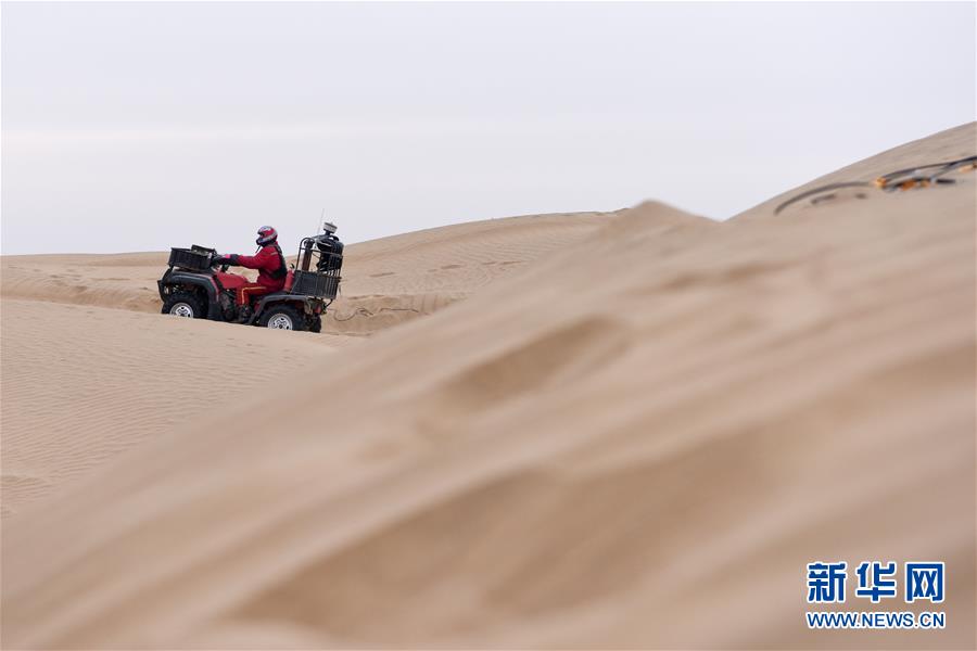 (新春走基層·圖文互動)(3)大漠中,一頂帳篷守歲五年