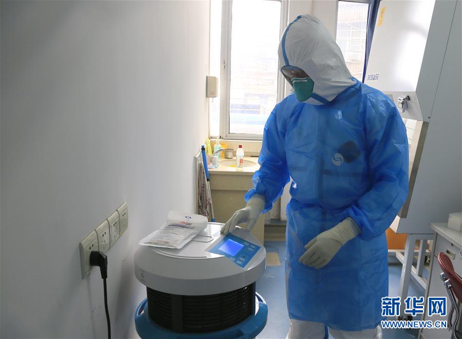 （圖文互動）軍醫周磊：為新型肺炎重癥患者生命“把脈”