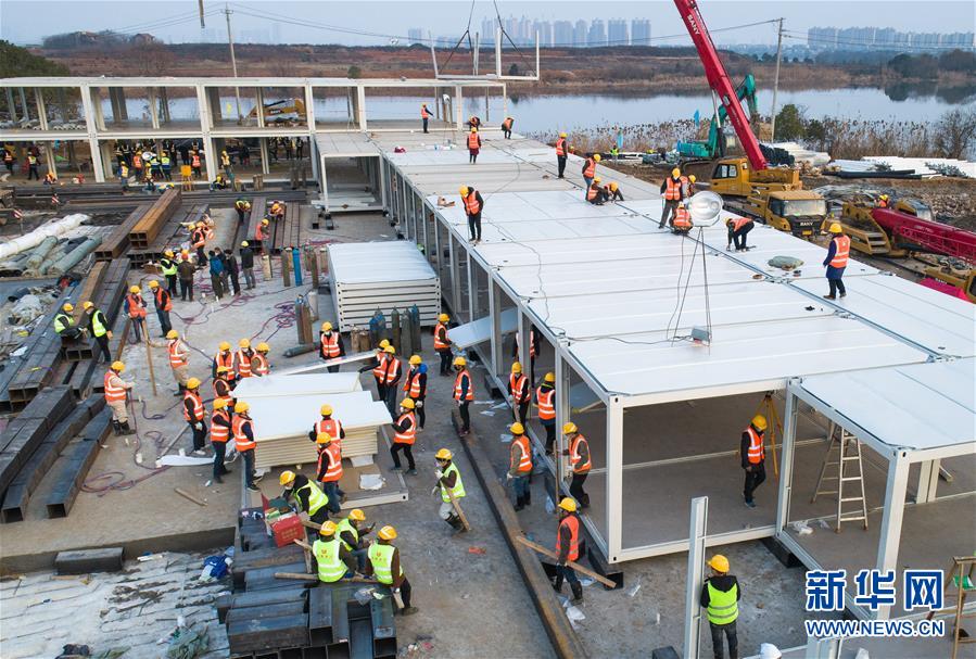 （新華全媒頭條·圖文互動）（6）黨旗，高高飄揚在防控疫情斗爭第一線——各級黨組織和廣大黨員干部投身疫情防控阻擊戰紀實