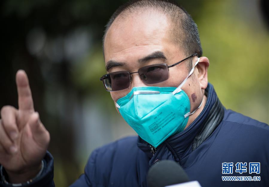 (新華全媒頭條·聚焦疫情防控·圖文互動(dòng))(2)拼漸凍生命 與疫魔競速——記疫情“風(fēng)暴眼”中武漢金銀潭醫(yī)院院長張定宇