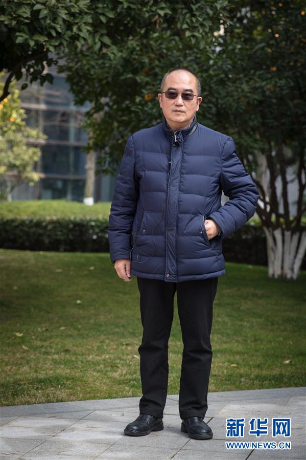 (新華全媒頭條·聚焦疫情防控·圖文互動(dòng))(5)拼漸凍生命 與疫魔競速——記疫情“風(fēng)暴眼”中武漢金銀潭醫(yī)院院長張定宇