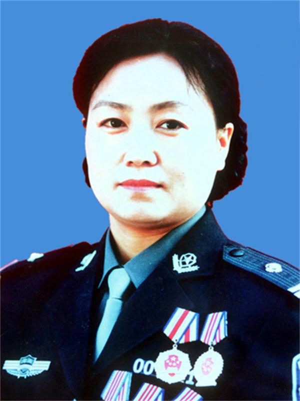 (為了民族復(fù)興·英雄烈士譜·圖文互動(dòng))人民愛(ài)戴的忠誠(chéng)衛(wèi)士任長(zhǎng)霞