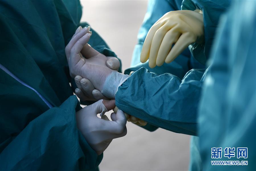 （聚焦疫情防控）（5）藍天志愿者的消毒戰“疫”