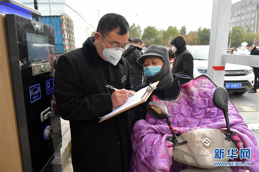 (聚焦疫情防控·圖文互動)(1)他們用堅守筑起一道道防線——記江西戰“疫”一線的基層黨員干部