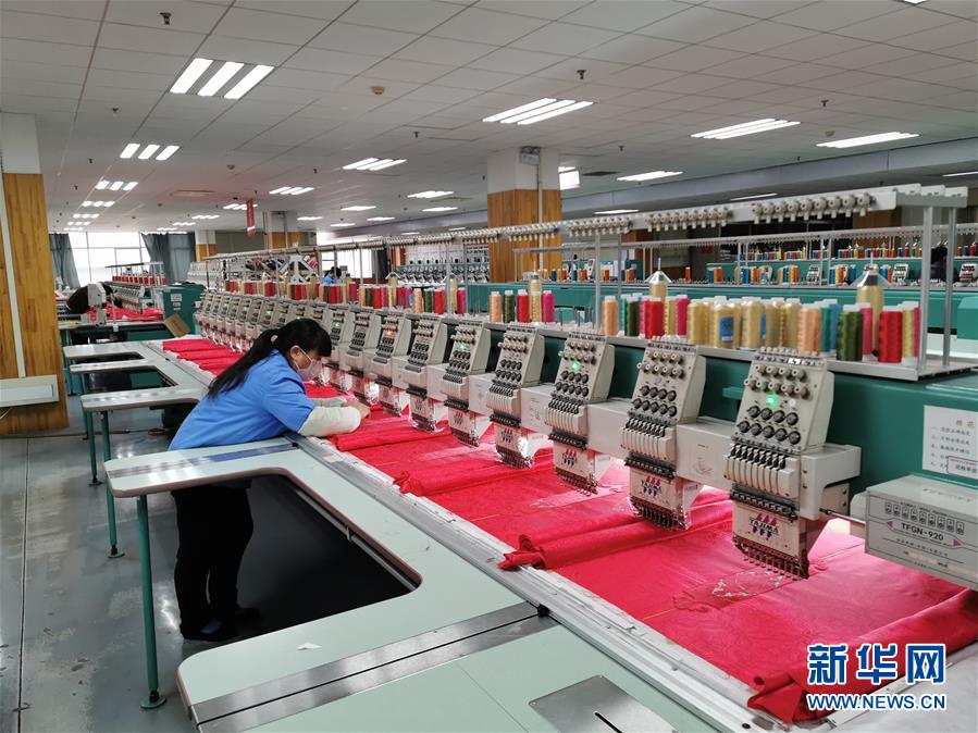 (來自經(jīng)濟(jì)前沿的故事·企業(yè)復(fù)工復(fù)產(chǎn)·圖文互動(dòng))(6)“開門紅包”變“消毒迎門”——長沙高新區(qū)一家企業(yè)復(fù)工的“拼勁”