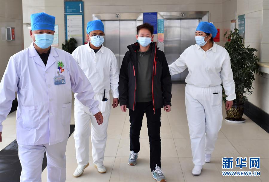 (聚焦疫情防控)(1)西藏唯一新冠肺炎患者治愈出院