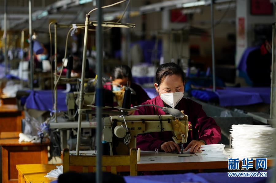 (圖文互動)(3)為防控疫情添磚加瓦——山西企業“跨界”生產防疫物資見聞