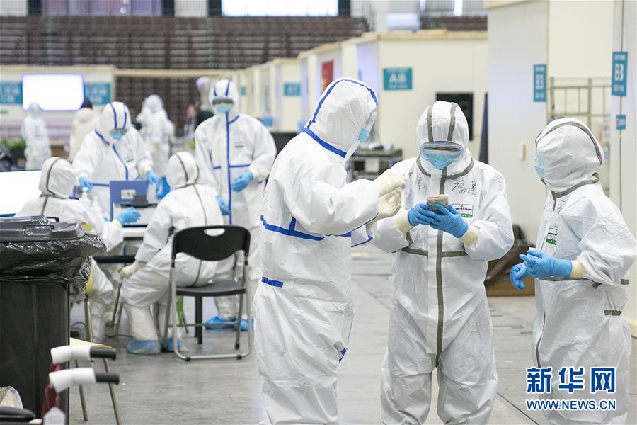 (新華全媒頭條·圖文互動)(2)火線上的中流砥柱——獻給奮戰在抗疫一線的醫務工作者