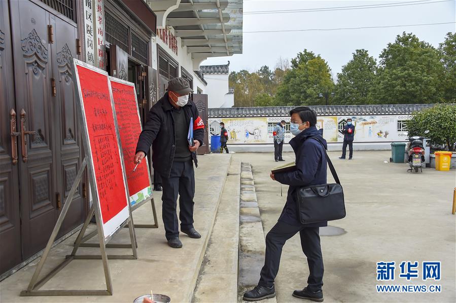 (新華全媒頭條配圖·圖文互動(dòng))(10)戰(zhàn)“疫”的一天——新華社記者直擊湖北保衛(wèi)戰(zhàn)