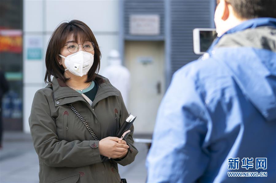 (新華全媒頭條配圖·圖文互動(dòng))(14)戰(zhàn)“疫”的一天——新華社記者直擊湖北保衛(wèi)戰(zhàn)