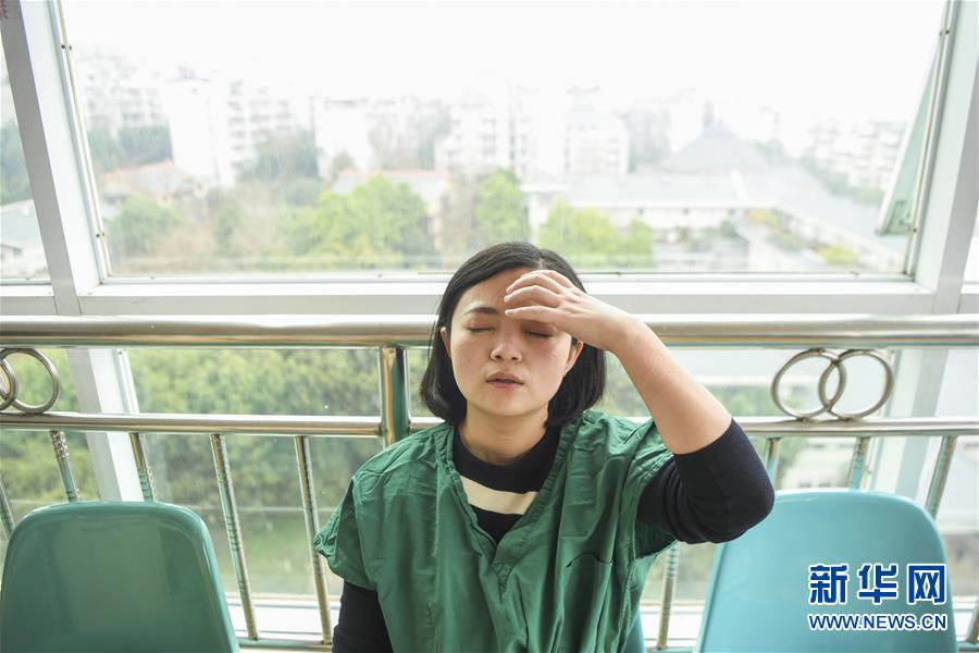 (一線抗疫群英譜·圖文互動)(8)“我已躬身入局,勢要共渡難關!”——戰“疫”一線醫生黃霞