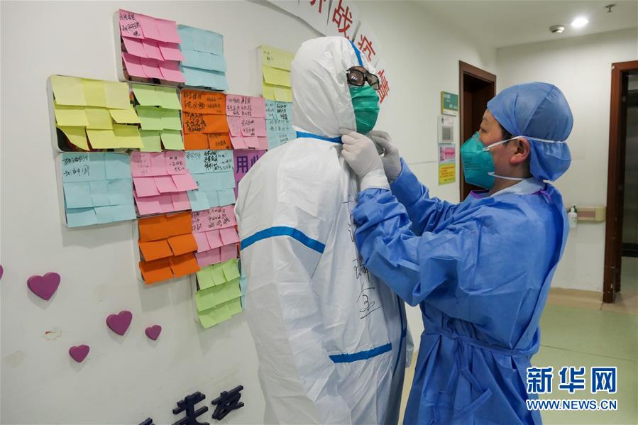 (一線抗疫群英譜·圖文互動(dòng))院感防控者戴愛(ài)蘭:為一線醫(yī)務(wù)人員綁好“安全繩”