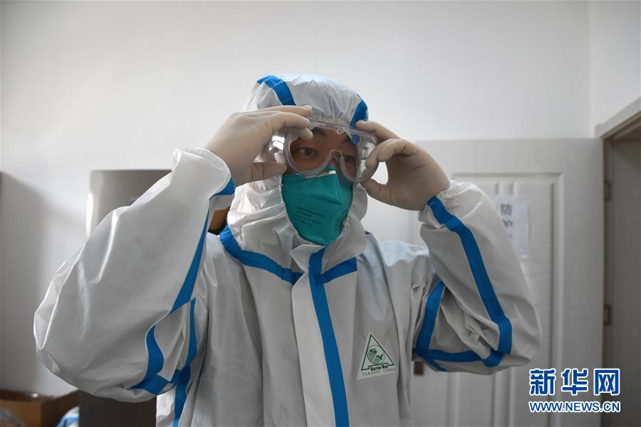 (一線抗疫群英譜·圖文互動)(3)紅區“擺渡人”