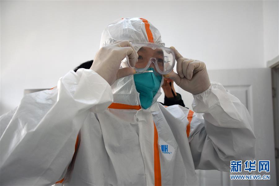 (一線抗疫群英譜·圖文互動)(4)紅區“擺渡人”