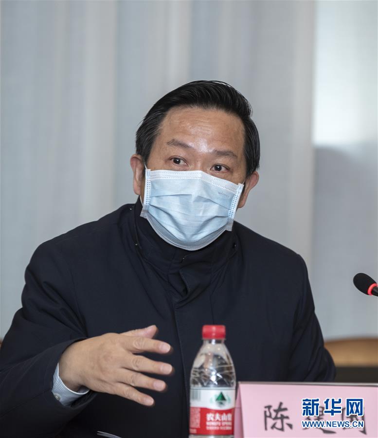 (聚焦疫情防控·圖文互動)(2)急防控所急,沖鋒勇向前——華中科技大學(xué)以科研攻關(guān)推動疫情防控救治觀察