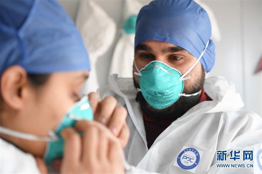 (新華全媒頭條·圖文互動(dòng))(16)聽,人類命運(yùn)共同體的大合唱——中國(guó)同國(guó)際社會(huì)攜手抗擊新冠肺炎疫情述評(píng)