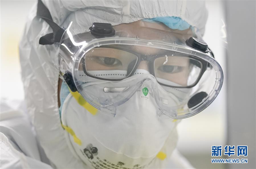 (在習(xí)近平新時(shí)代中國(guó)特色社會(huì)主義思想指引下——新時(shí)代新作為新篇章·習(xí)近平總書(shū)記關(guān)切事·圖文互動(dòng))(10)高擎利劍驅(qū)疫魔——科研攻關(guān)助力湖北戰(zhàn)“疫”記