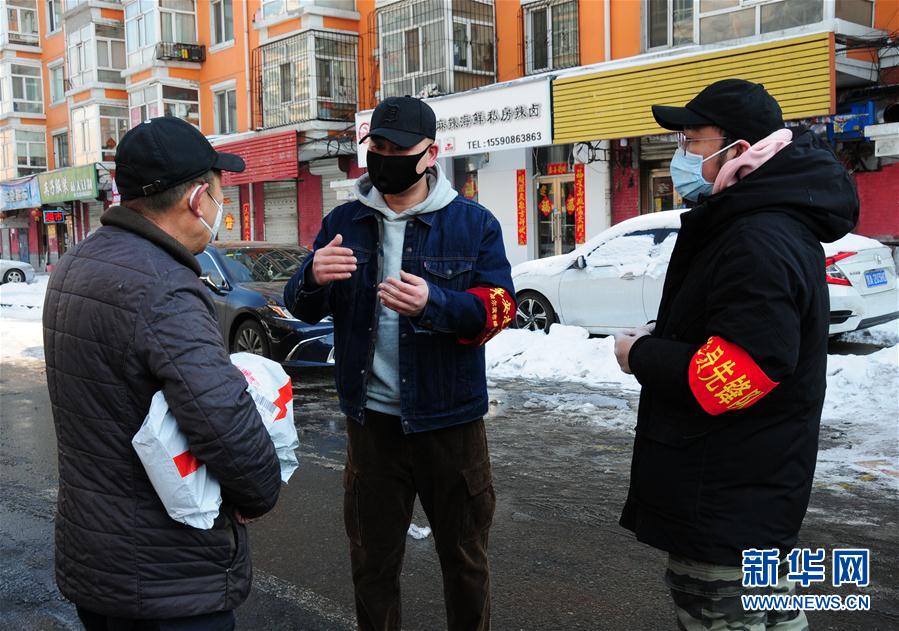 (聚焦疫情防控·圖文互動)(5)不知你是誰,知你為了誰——社區戰“疫”志愿者群像