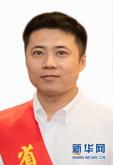 (一線抗疫群英譜·圖文互動)(3)楊波:生命定格在摯愛的崗位上