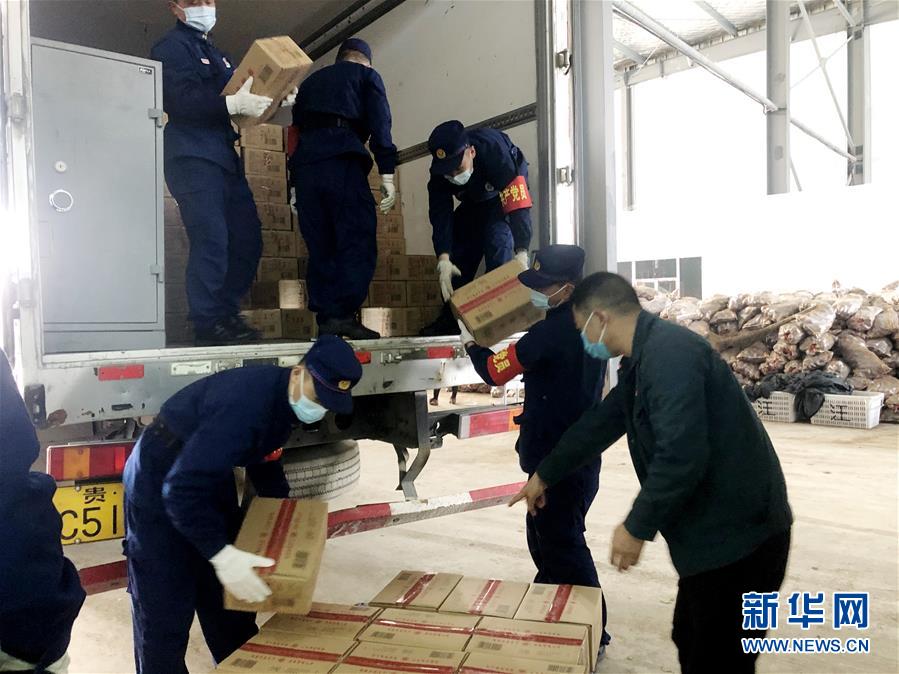 (新華全媒頭條)(5)“疫”線閃耀“火焰藍(lán)”——記奮戰(zhàn)湖北抗疫一線的消防救援隊(duì)伍