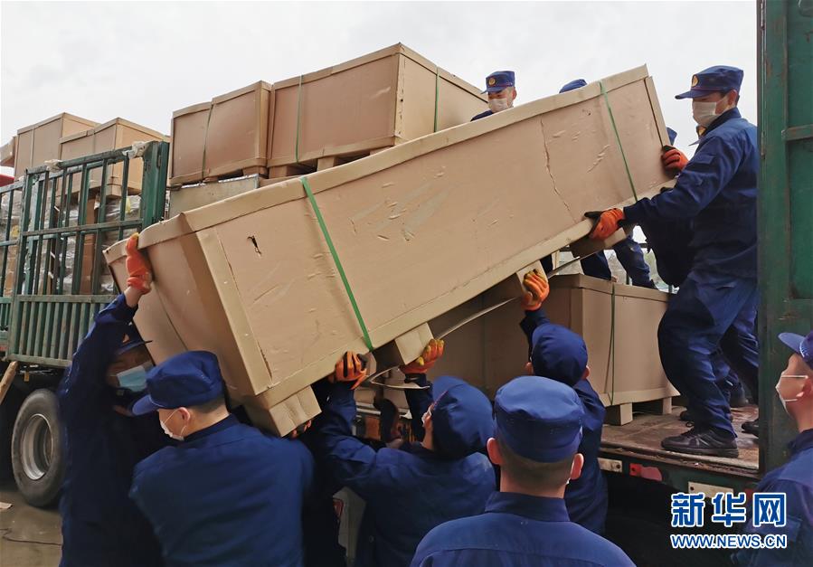 (新華全媒頭條)(4)“疫”線閃耀“火焰藍(lán)”——記奮戰(zhàn)湖北抗疫一線的消防救援隊(duì)伍