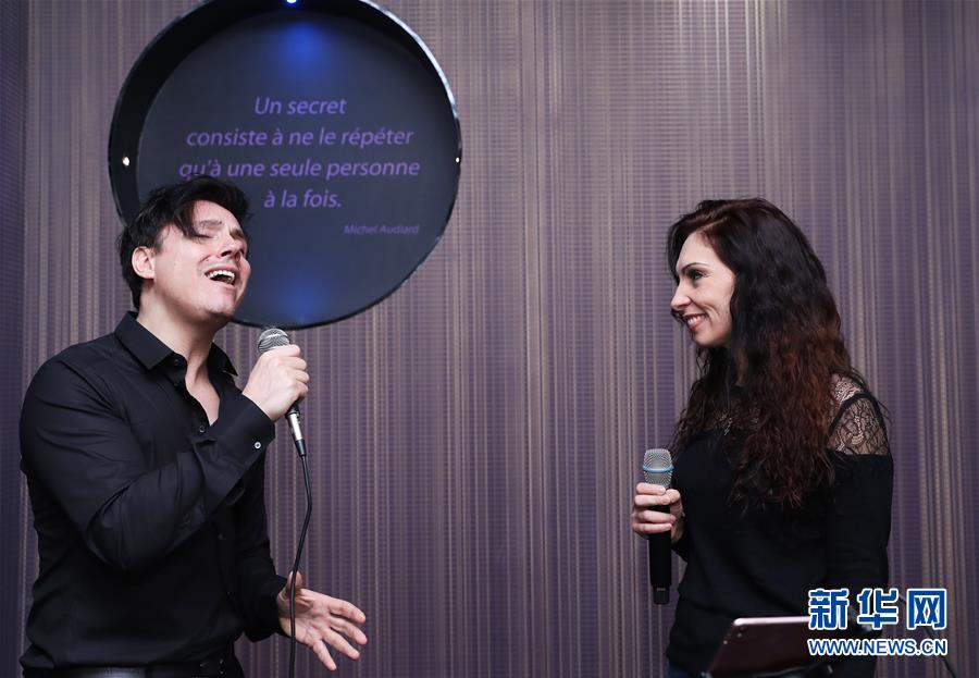 （國際·圖文互動）（2）通訊：手牽手，我們共同驅散陰霾——法國音樂人創作抗疫歌曲背后的故事