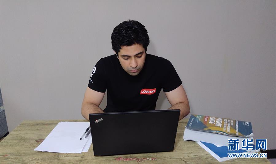 (新華全媒頭條·圖文互動)(12)武漢24小時