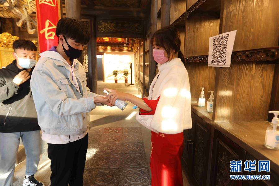 （圖文互動）（5）特寫：限人數、分餐吃、用公筷——偏遠小城“吃飯”見聞