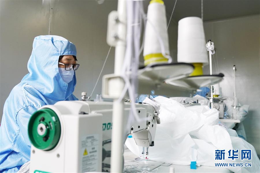 (新華全媒頭條·圖文互動)(7)守護天使 同心戰“疫”——各地多措并舉關愛一線醫務人員掃描