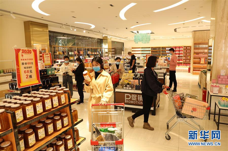 (聚焦疫情防控·圖文互動)(1)中哈霍爾果斯國際邊境合作中心中方區(qū)域恢復(fù)運(yùn)營