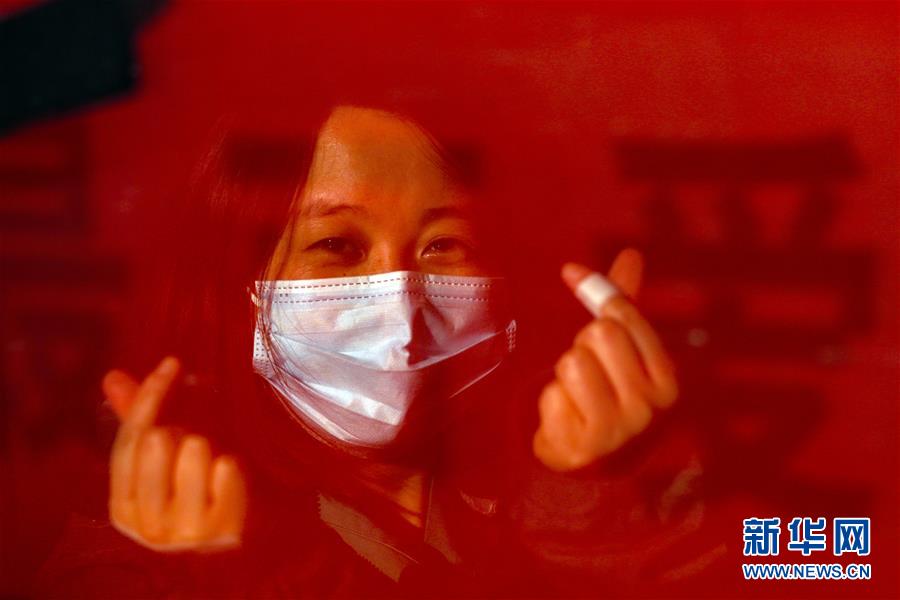 (新華全媒頭條·圖文互動)(5)最美逆行者,武漢永遠記得你!——首批援鄂醫療隊返程紀實