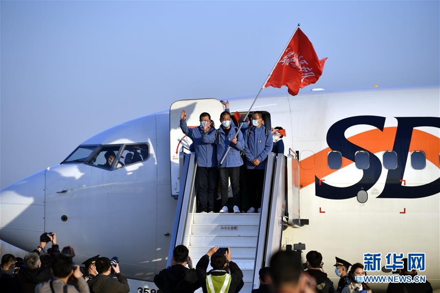 (新華全媒頭條·圖文互動)(16)最美逆行者,武漢永遠記得你!——首批援鄂醫療隊返程紀實