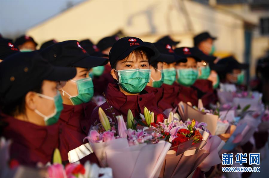 (新華全媒頭條·圖文互動)(17)最美逆行者,武漢永遠記得你!——首批援鄂醫療隊返程紀實