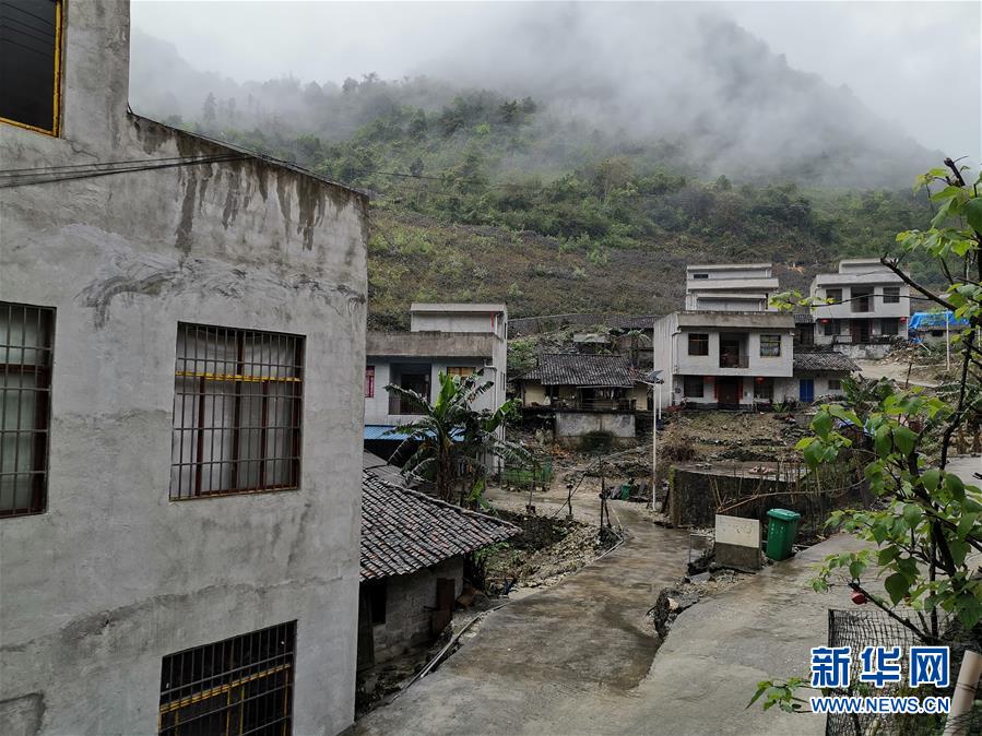 (決戰決勝脫貧攻堅·圖文互動)(1)邊境線上起新居——桂西極貧縣山村走訪見聞