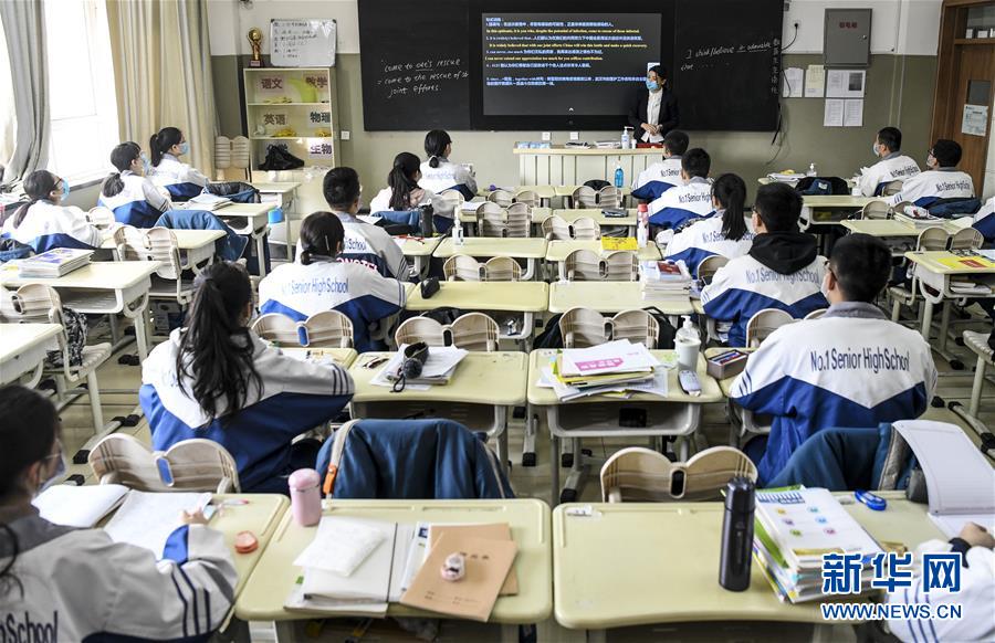 （圖文互動(dòng)）（5）“早”安同學(xué)，“早”安老師！——新疆初高中畢業(yè)班復(fù)課一周回訪見(jiàn)聞