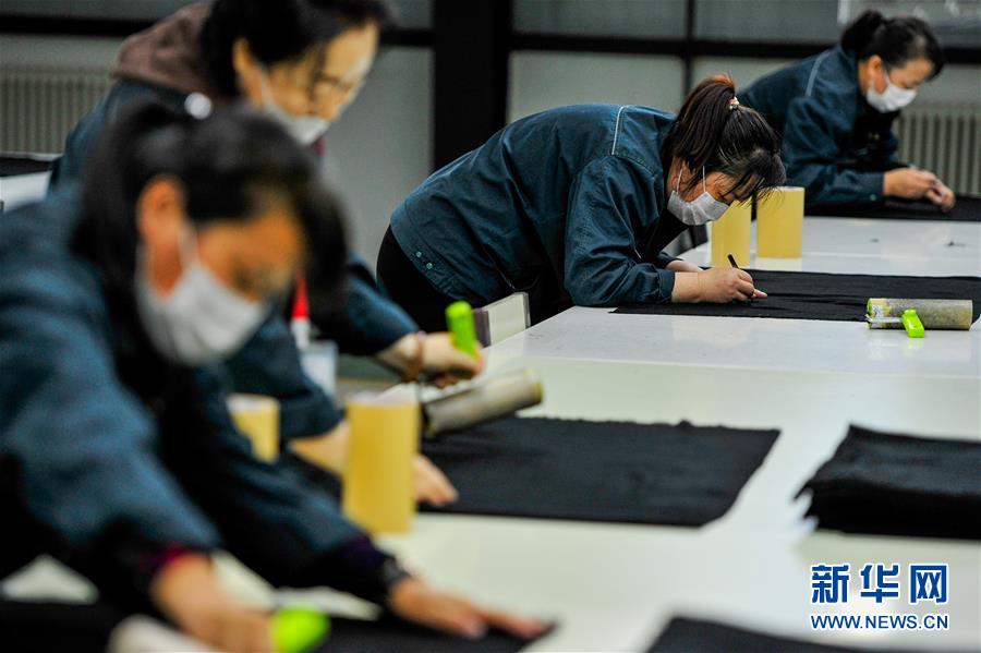 （在習近平新時代中國特色社會主義思想指引下——新時代新作為新篇章·習近平總書記關切事·圖文互動）（7）穩住千家萬戶的“飯碗”——各地積極穩就業化解疫情影響