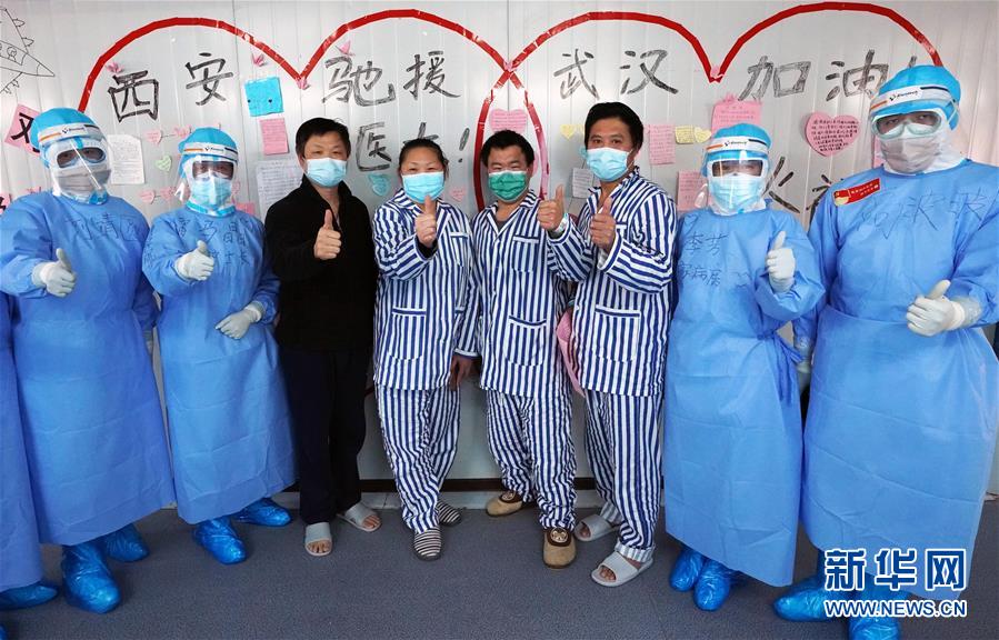 (新華全媒頭條·圖文互動(dòng))(11)和時(shí)間拼速度 與死神搶生命——火神山醫(yī)院重癥醫(yī)學(xué)一科里的“生死戰(zhàn)”