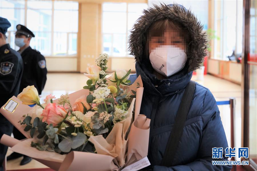 (聚焦疫情防控·圖文互動)(2)托舉生命的競速——黑龍江集中救治新冠肺炎重癥患者紀實