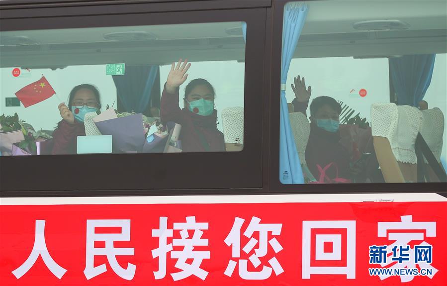 (在習(xí)近平新時(shí)代中國(guó)特色社會(huì)主義思想指引下——新時(shí)代新作為新篇章·習(xí)近平總書記關(guān)切事·圖文互動(dòng))(2)給你最溫暖的擁抱——保護(hù)關(guān)心愛(ài)護(hù)抗疫一線醫(yī)務(wù)人員在行動(dòng)