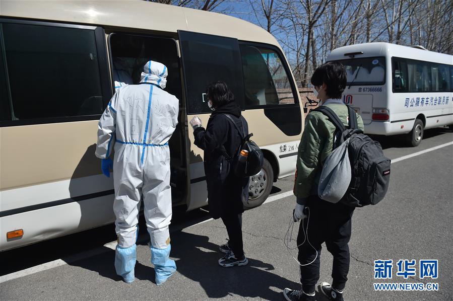 （聚焦疫情防控·圖文互動(dòng)）（6）“感謝你們，讓我感到很踏實(shí)！”——北京入境人員轉(zhuǎn)運(yùn)及隔離點(diǎn)見(jiàn)聞