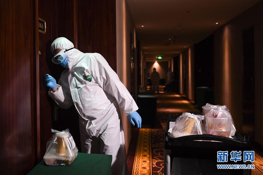 （聚焦疫情防控·圖文互動(dòng)）（9）“感謝你們，讓我感到很踏實(shí)！”——北京入境人員轉(zhuǎn)運(yùn)及隔離點(diǎn)見(jiàn)聞